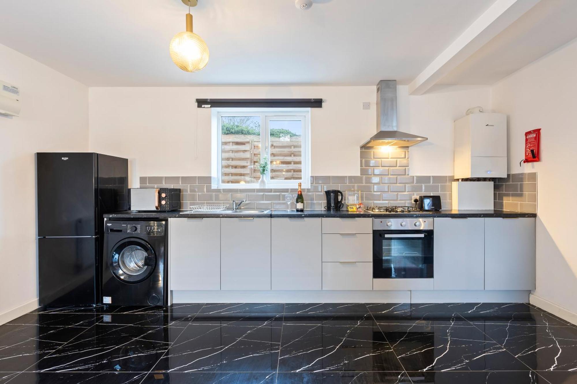 Stylish New Apartment - Free Wifi & Netflix - Top Rated - 3Mh Cradley Heath Екстериор снимка