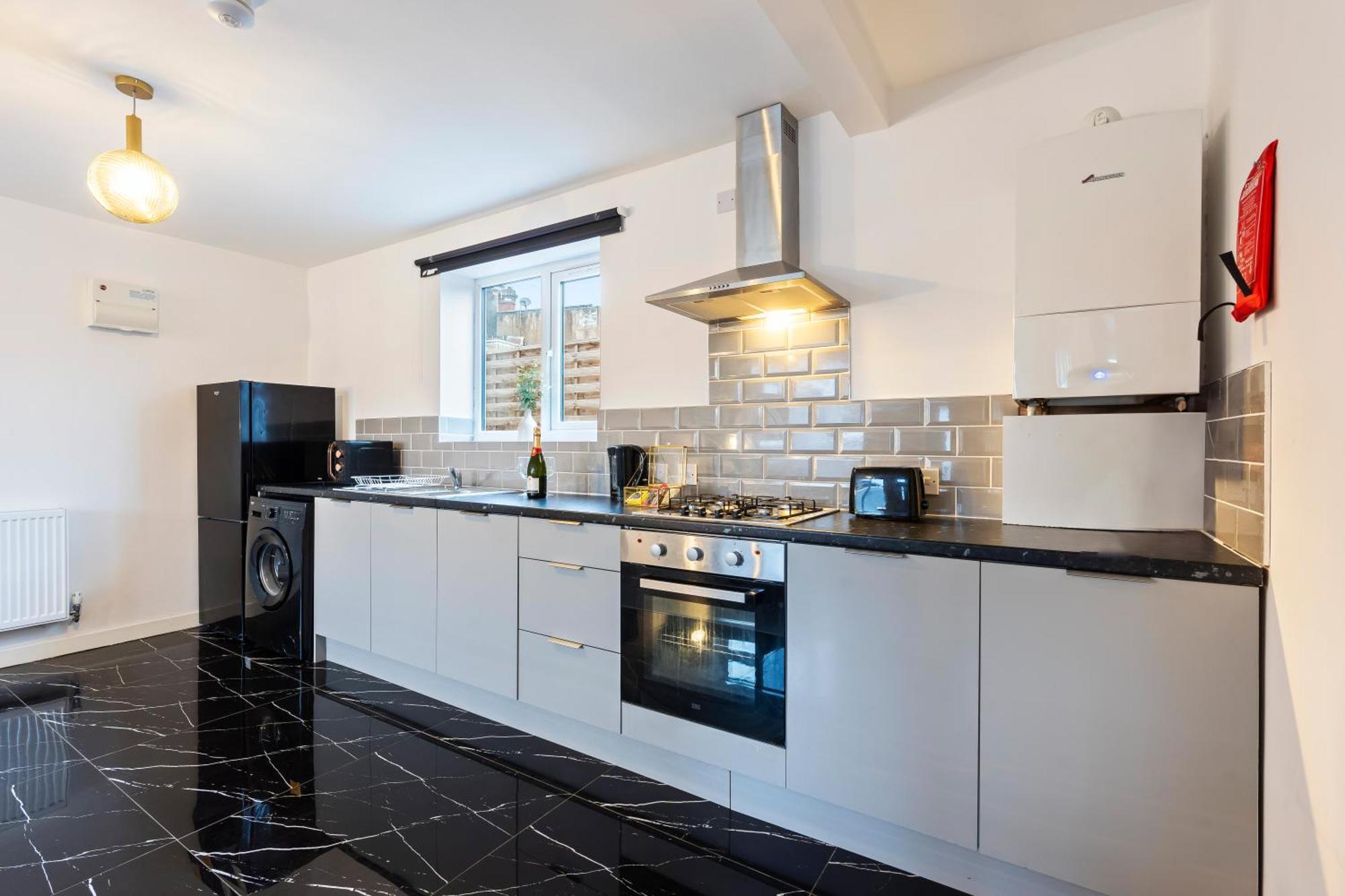 Stylish New Apartment - Free Wifi & Netflix - Top Rated - 3Mh Cradley Heath Екстериор снимка